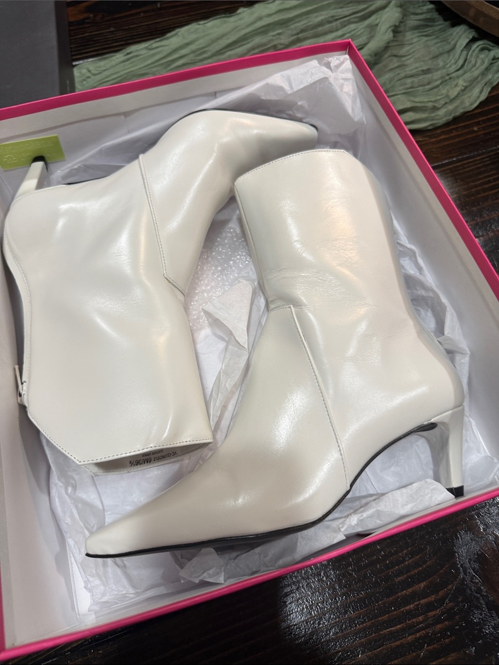 Vince Camuto VC-QUINDELE Pointed-Toe Heeled Boots in Cream US 6M Like New